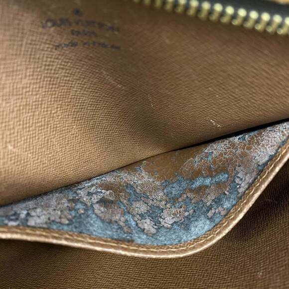 LOUIS VUITTON Brown Monogram Shoulder Bag - Picture 6 of 12